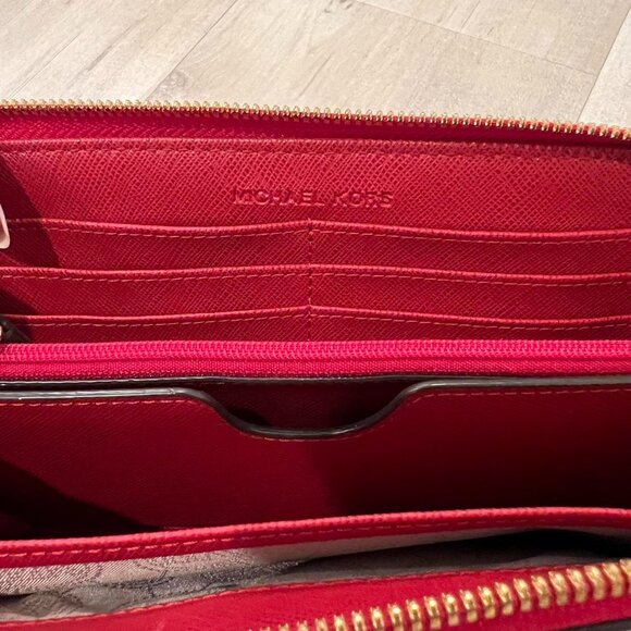 Red Michael Kors large wallet, with wrist strap - Picture 6 of 7
